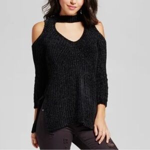 Chenille Cold Shoulder Sweater in Black - XL - EUC​​​
